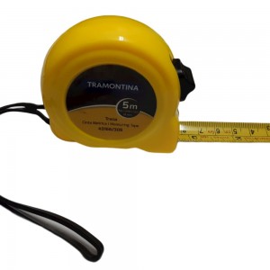 Cinta métrica metálica.